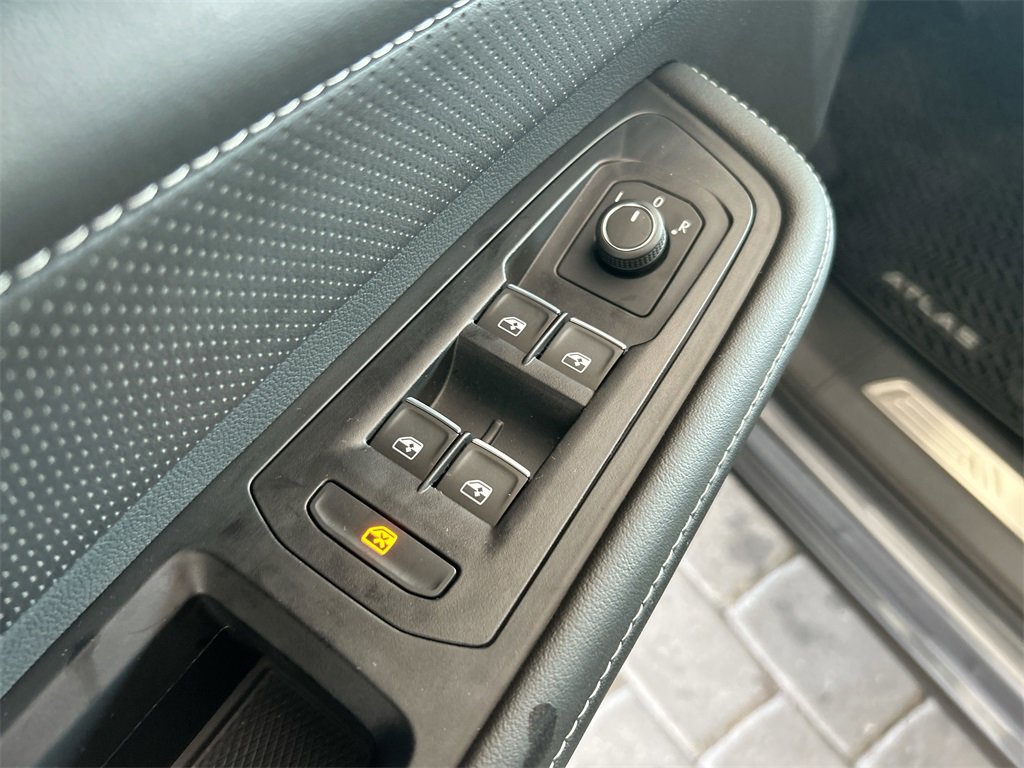 New 2025 Volkswagen Atlas Cross Sport SE image 12