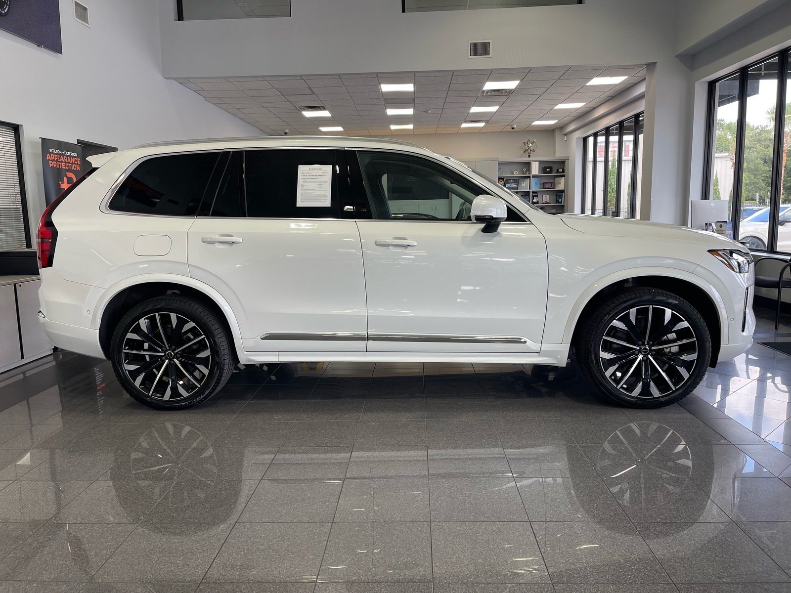 Used 2025 Volvo XC90 T8 Ultra w/ Protection Package Premier AWD/4WD image 6