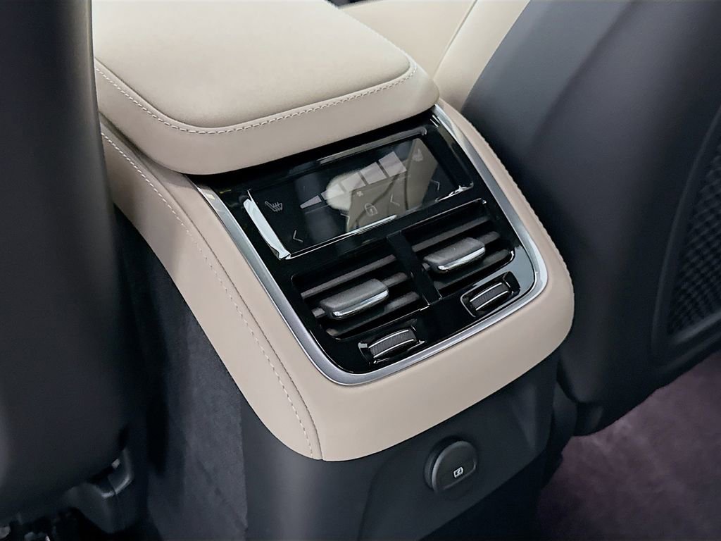 New 2026 Volvo XC90 T8 Plus w/ Protection Package Premier image 26