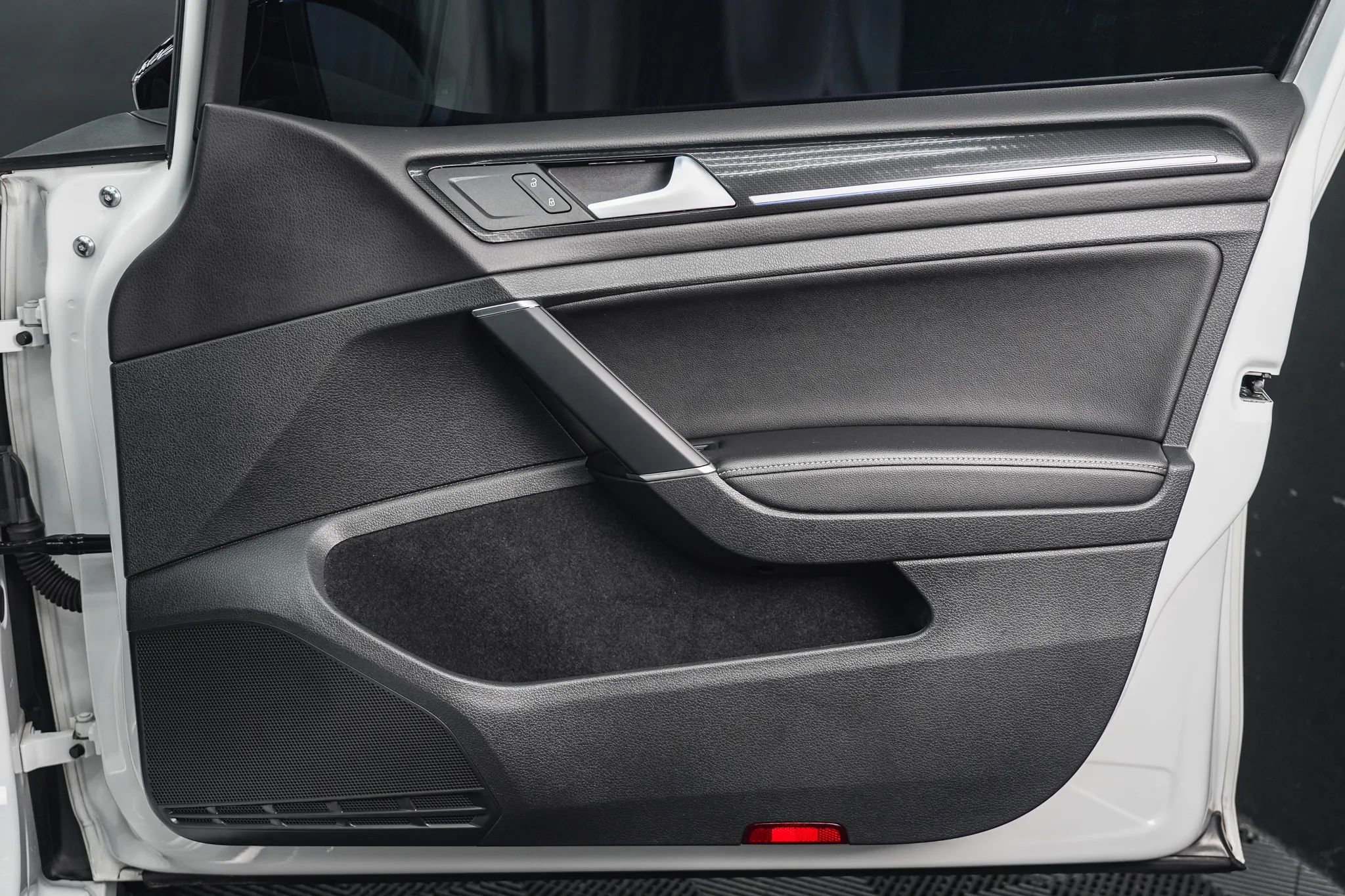 Used 2018 Volkswagen Golf R 4-Door image 51