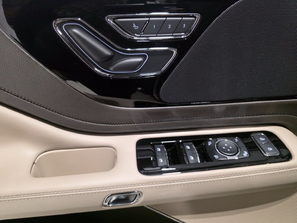 Used 2024 Lincoln Aviator AWD w/ Premium Package image 21
