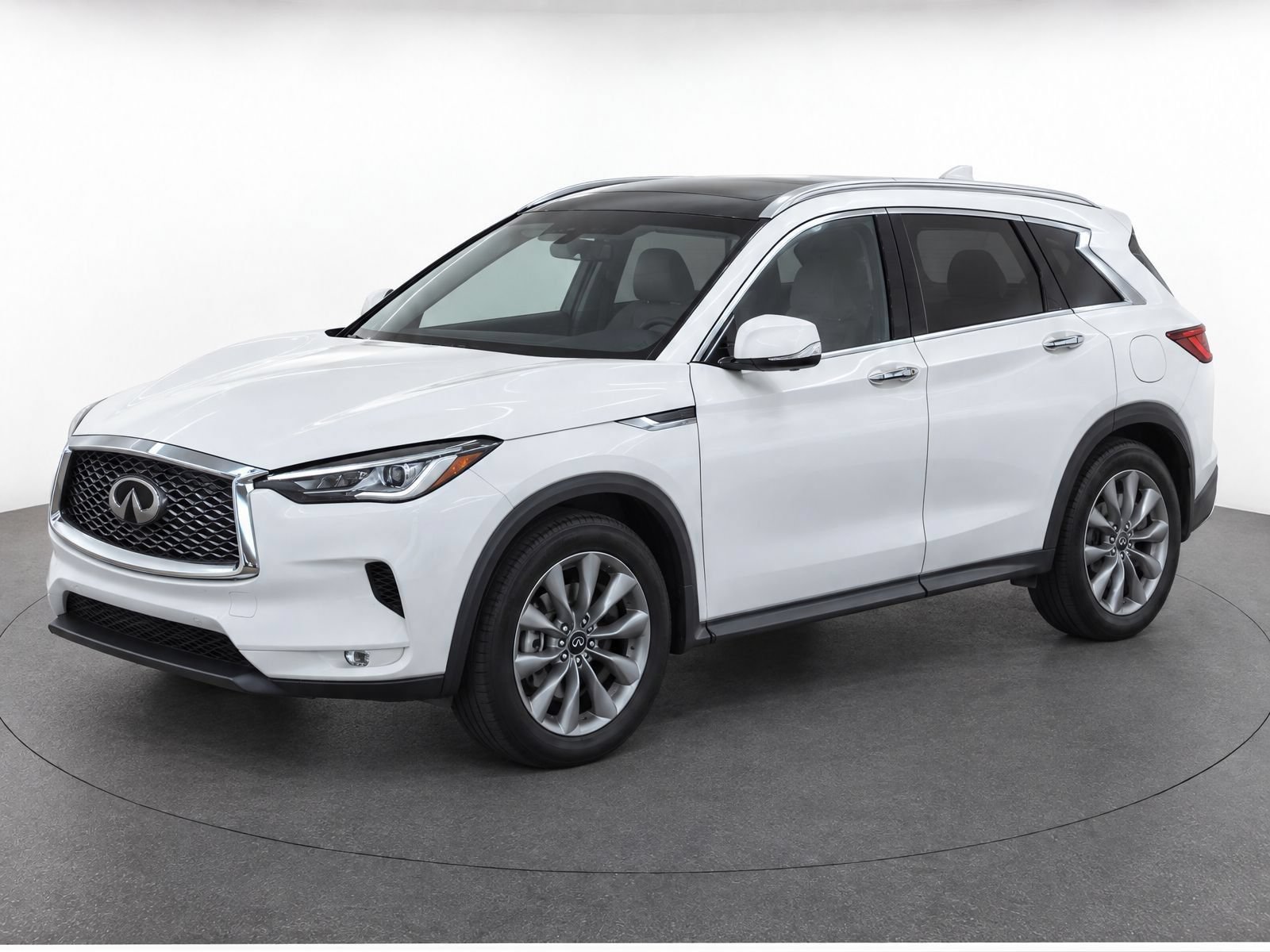 Used 2022 INFINITI QX50 Luxe FWD image 2