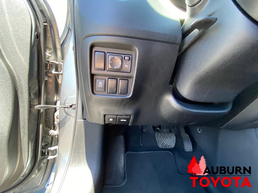 Used 2011 Nissan Juke SV FWD image 33