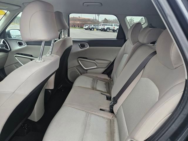 Used 2022 Kia Soul LX image 25
