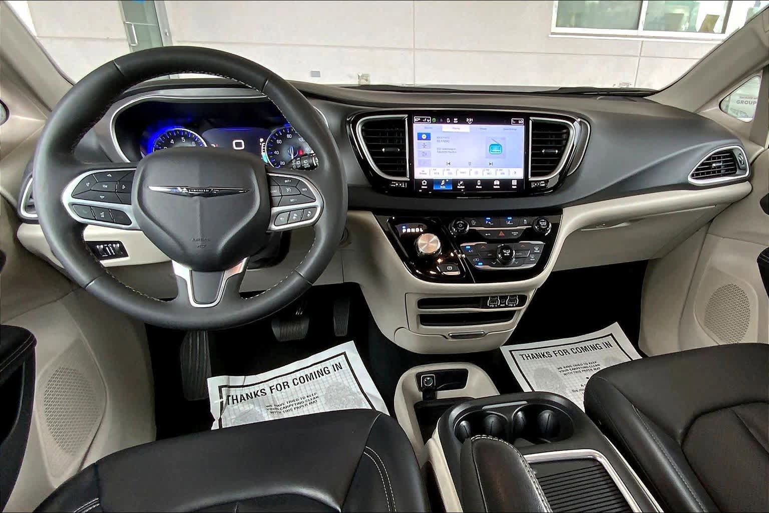 Used 2023 Chrysler Pacifica Touring-L FWD image 15