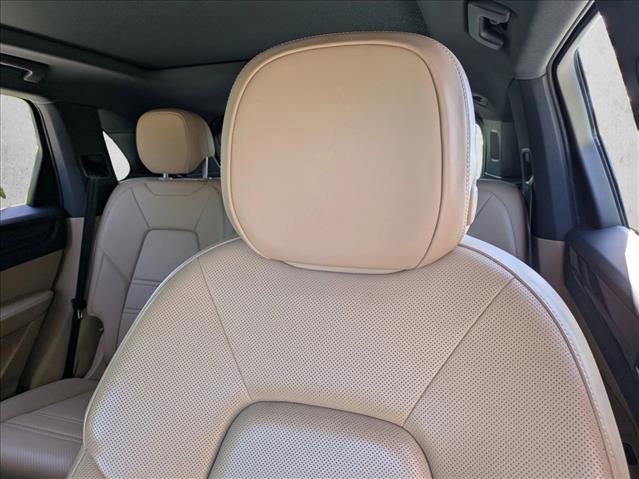 Used 2021 Porsche Cayenne AWD/4WD image 13