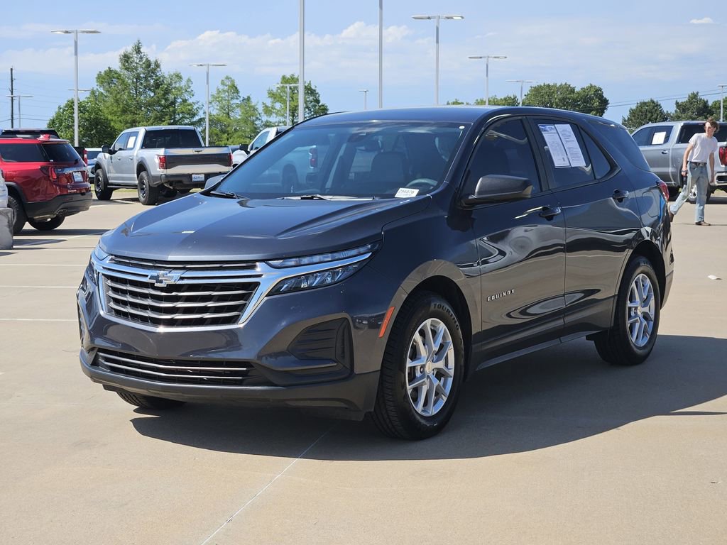 Used 2022 Chevrolet Equinox LS w/ Driver Confidence II Package FWD image 3