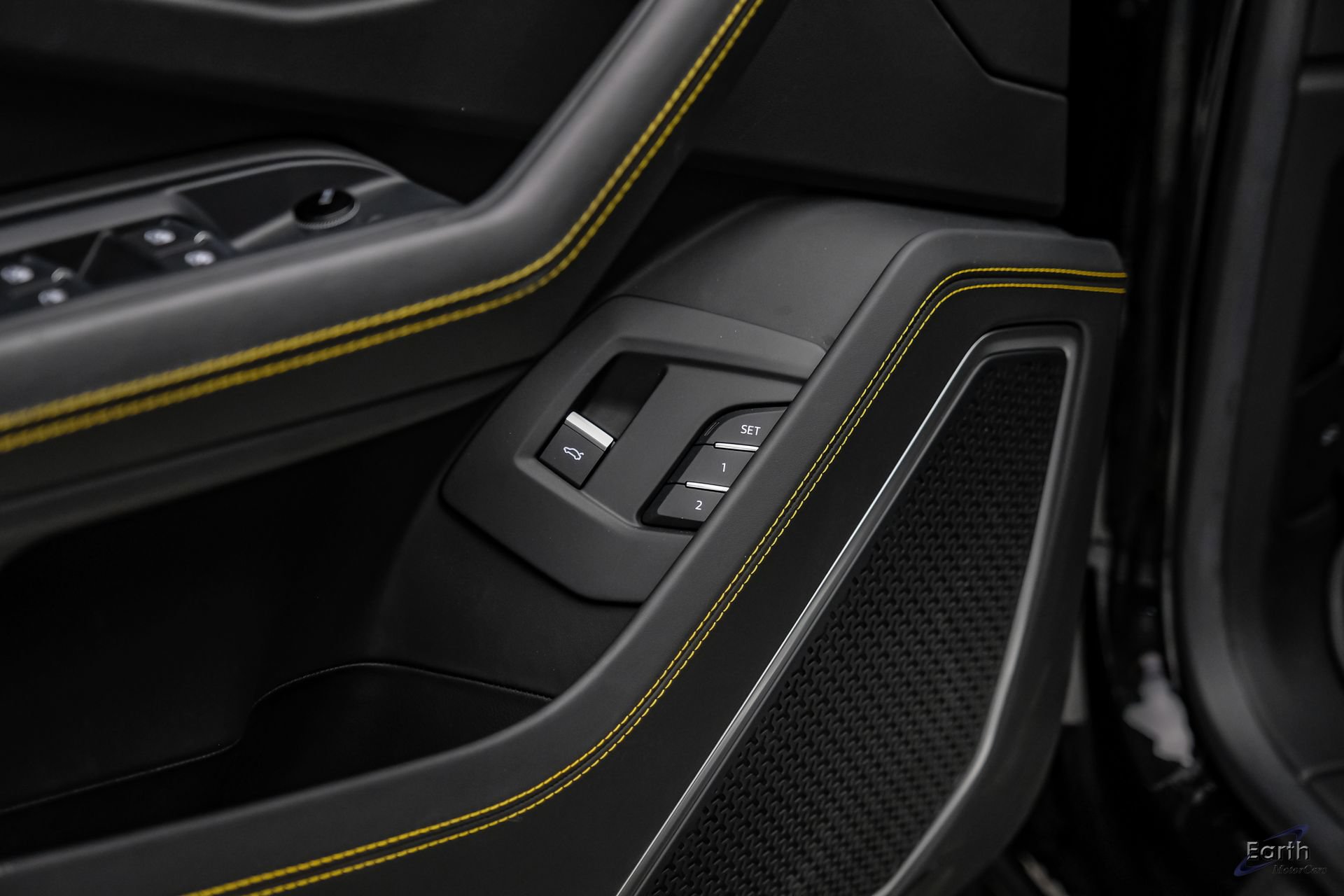 Used 2022 Lamborghini Urus AWD/4WD image 87