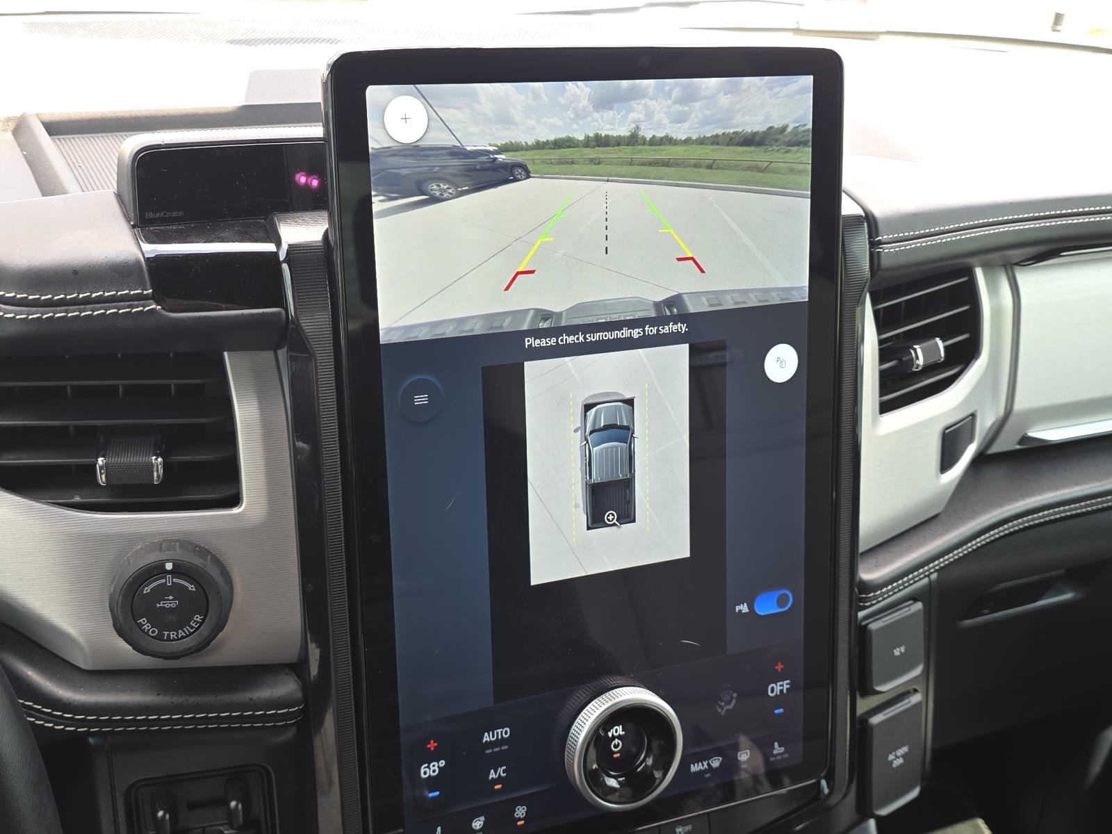 Used 2022 Ford F150 Lightning Platinum AWD/4WD image 31