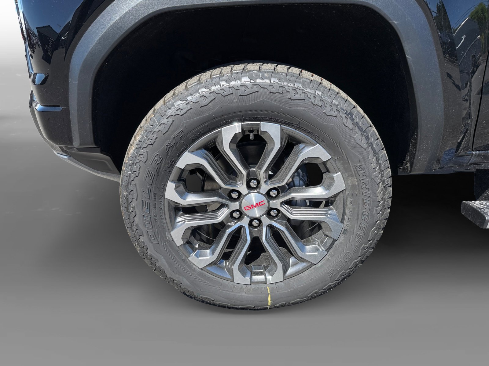 New 2026 GMC Canyon Denali w/ LPO, Black Badging Package AWD/4WD image 9
