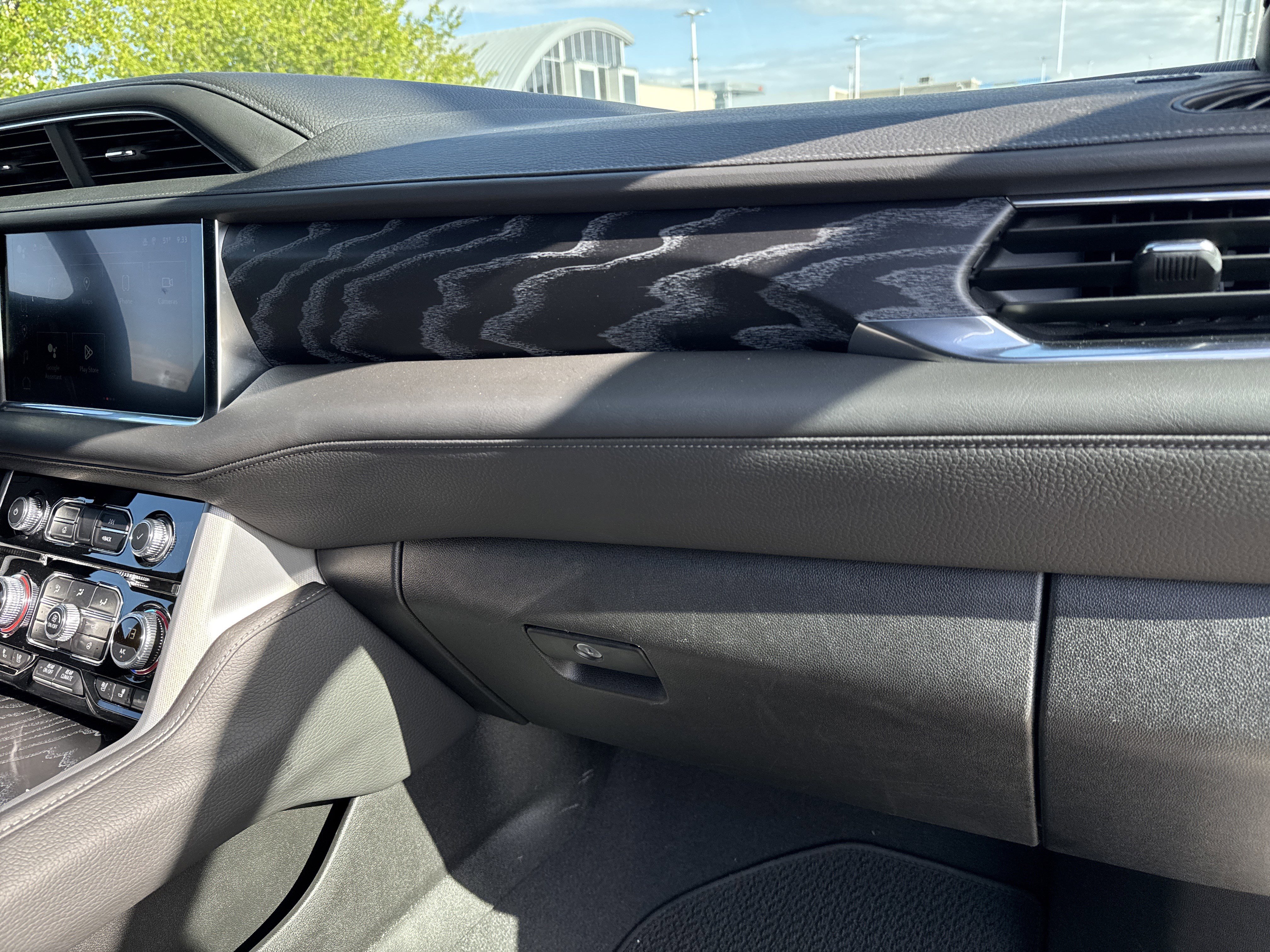 Used 2024 GMC Yukon XL Denali w/ Advanced Technology Package image 21