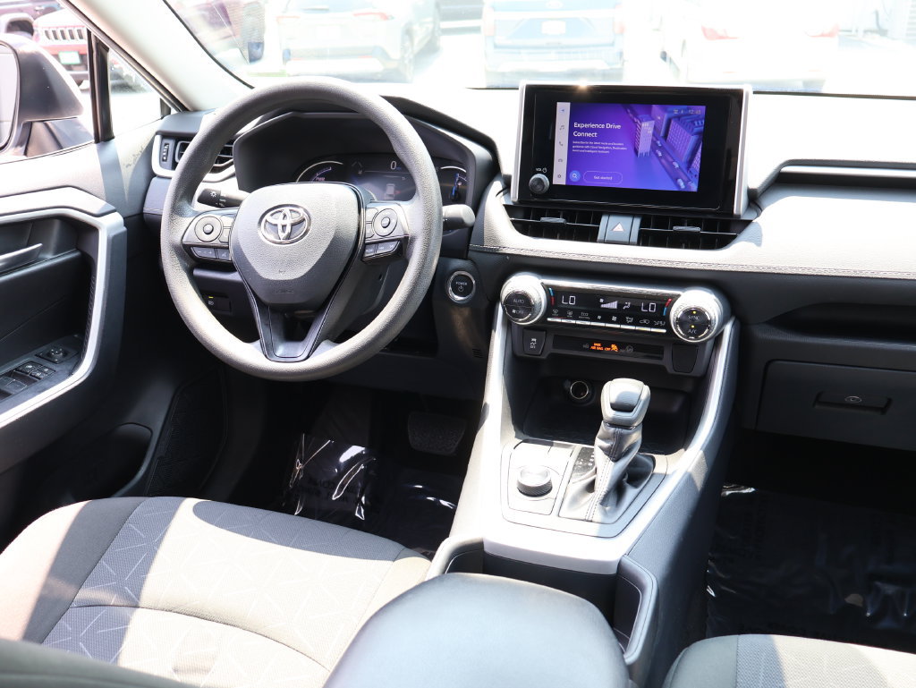 Used 2025 Toyota RAV4 XLE AWD/4WD image 12