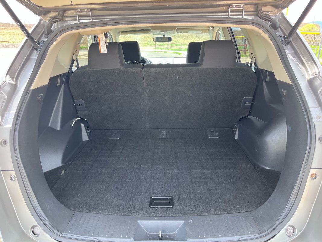 Used 2013 Nissan Rogue SV w/ Premium Pkg image 16