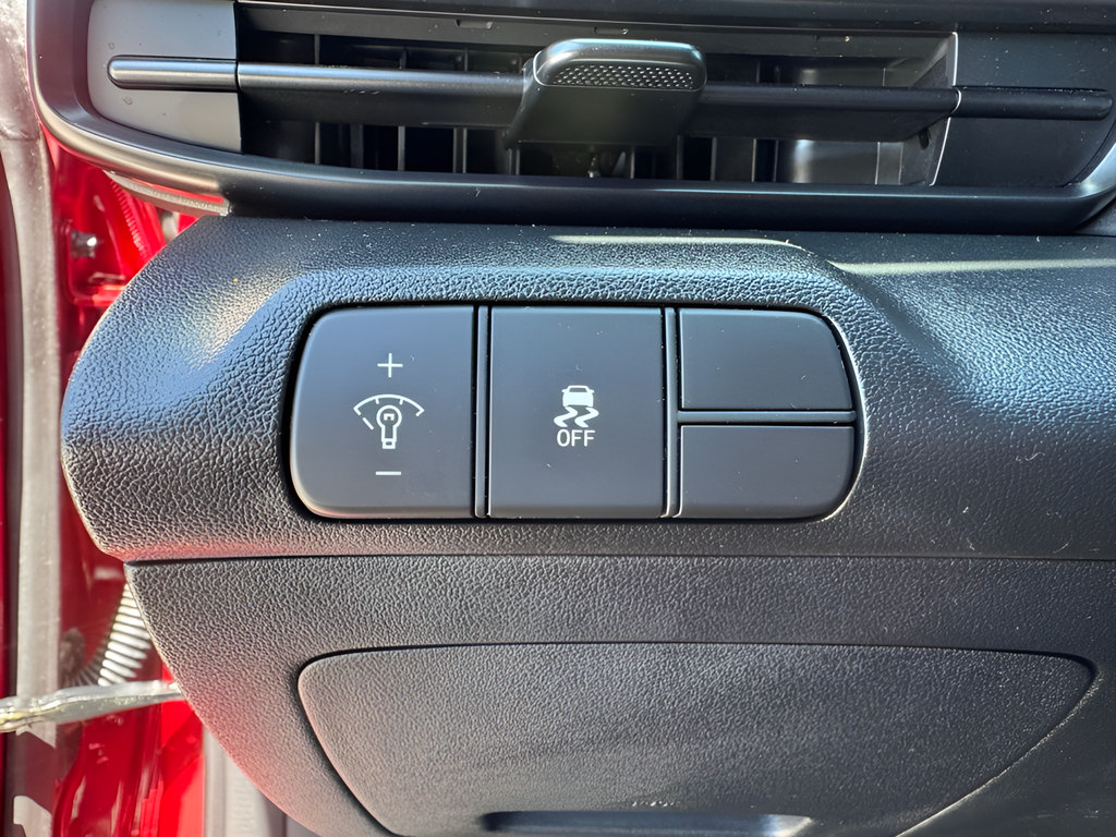Certified 2025 Hyundai Elantra Sport FWD image 22