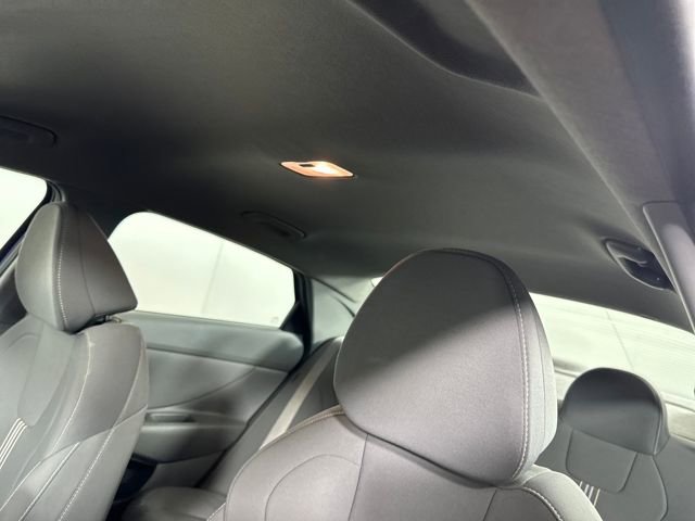 Certified 2025 Hyundai Elantra Sport image 41