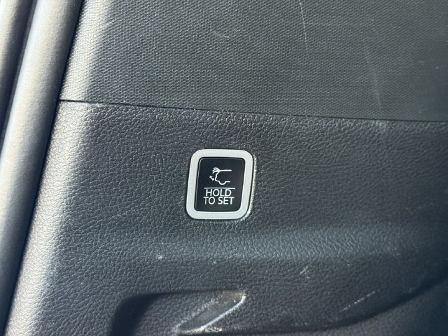 Used 2024 Jeep Wagoneer L Series II RWD image 33