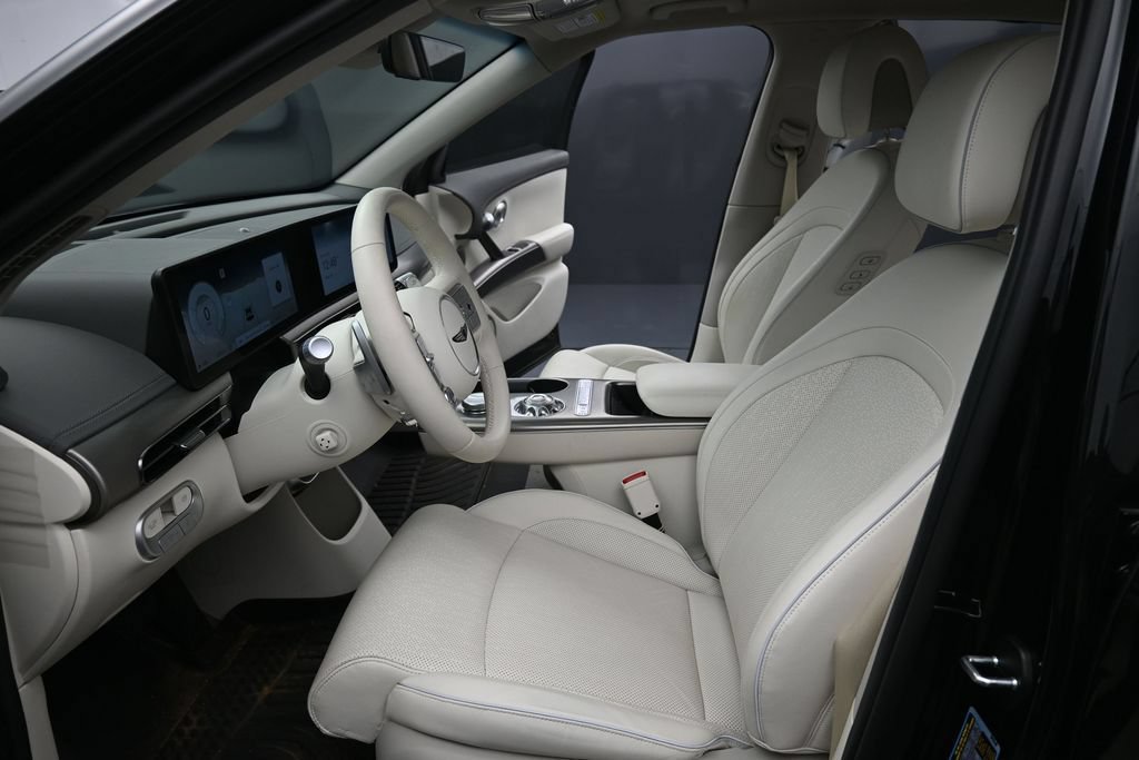 Used 2025 Genesis GV60 Advanced AWD/4WD image 18