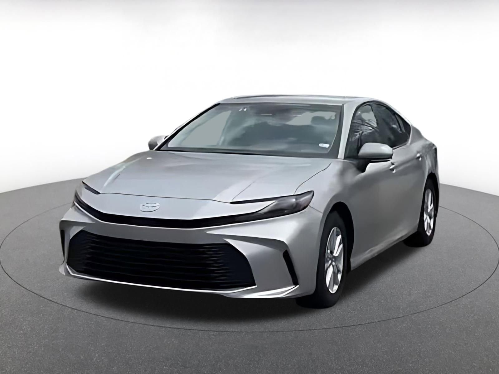 Used 2025 Toyota Camry LE image 4