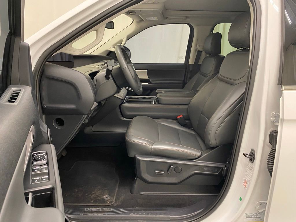 Used 2025 Ford Expedition Active AWD/4WD image 14