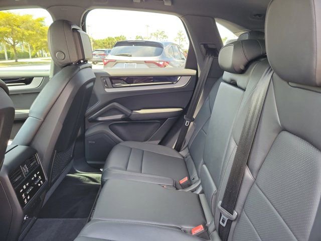 Used 2024 Porsche Cayenne AWD/4WD image 12