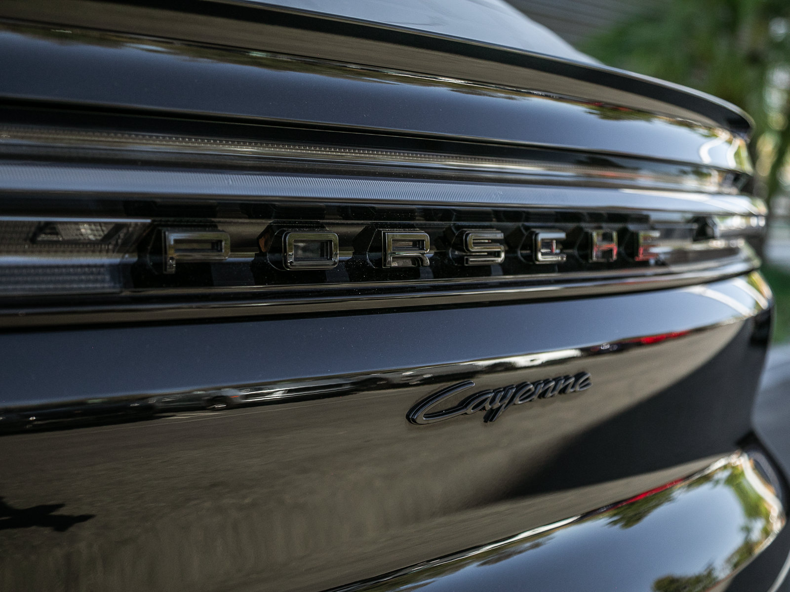 Certified 2025 Porsche Cayenne E-Hybrid Coupe AWD/4WD image 26