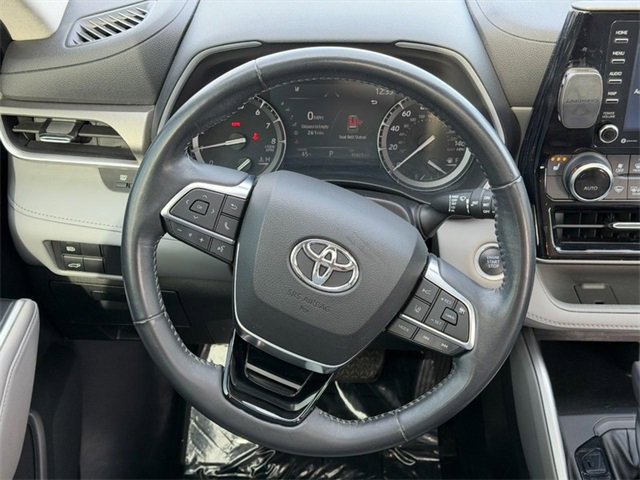Used 2021 Toyota Highlander XLE image 16