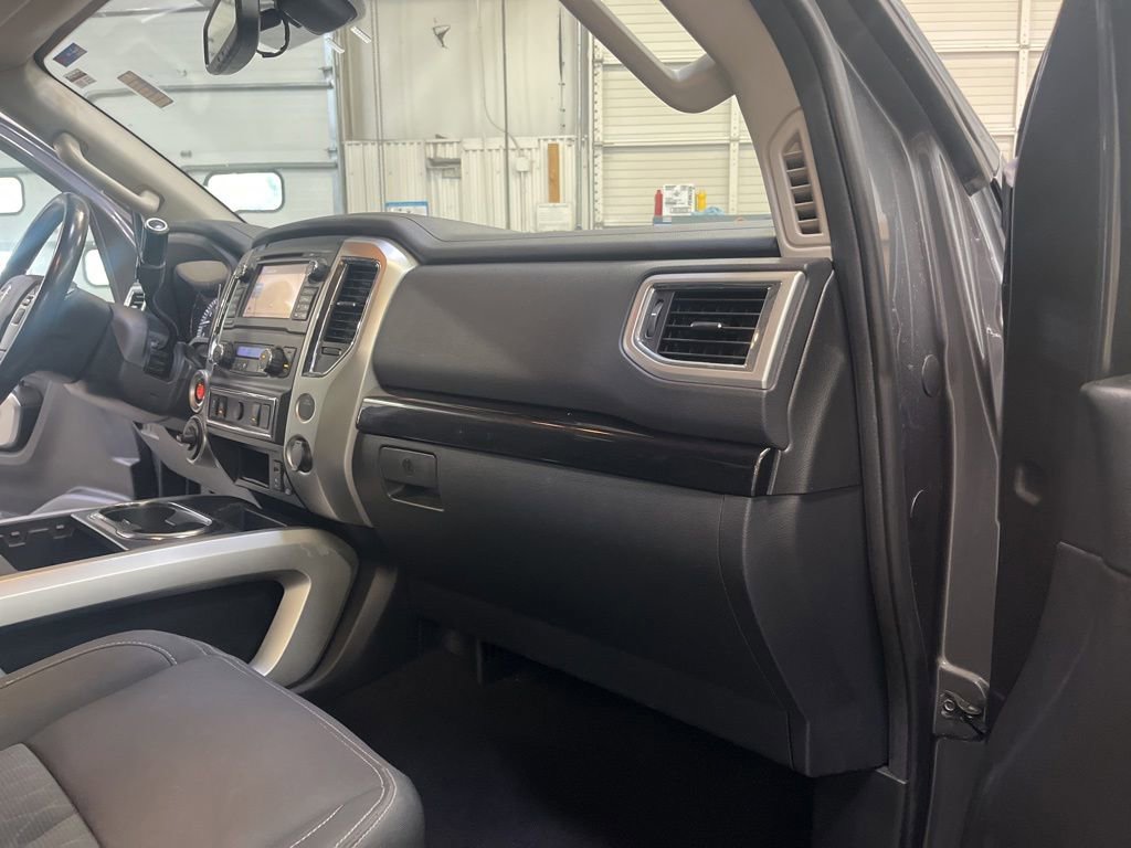 Used 2017 Nissan Titan SV AWD/4WD image 27