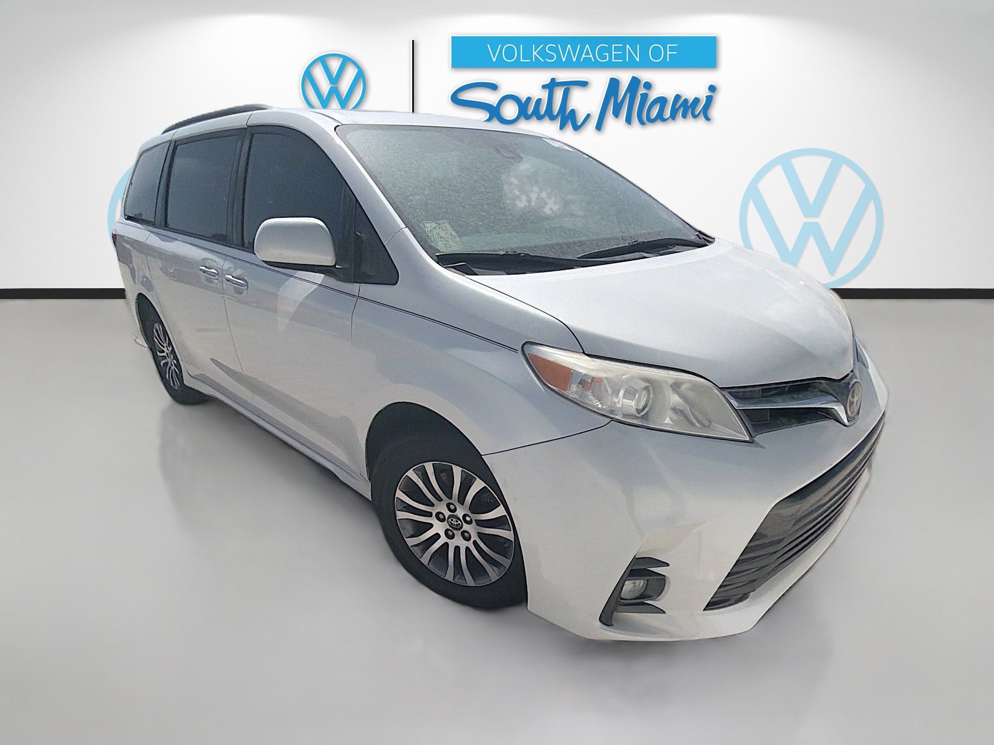 Used 2020 Toyota Sienna XLE Premium image 1