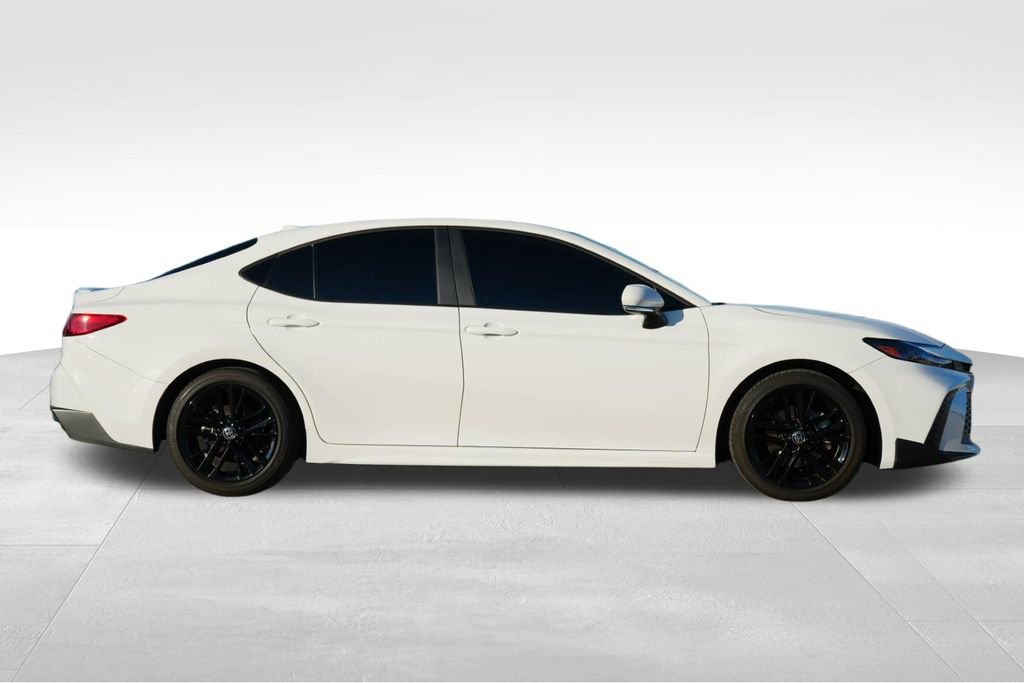 Used 2025 Toyota Camry SE w/ Convenience Package image 8