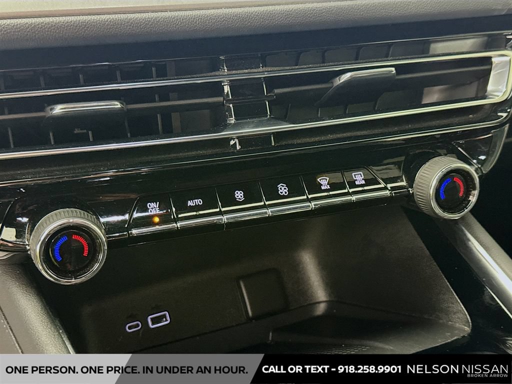 Used 2026 Chevrolet Traverse LT AWD/4WD image 16