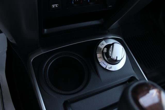 Used 2022 Toyota 4Runner Limited AWD/4WD image 19