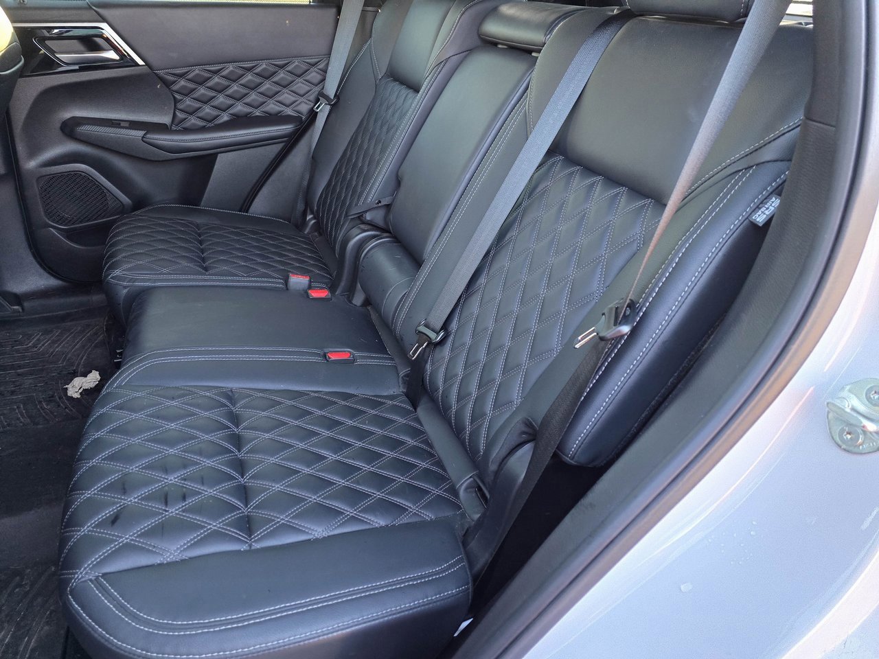 Used 2023 Mitsubishi Outlander SEL Black Edition image 14