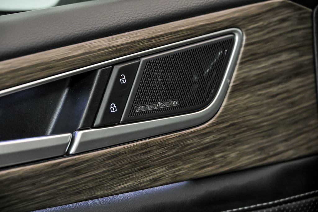 Certified 2025 Volkswagen Atlas SEL Premium R-Line image 10