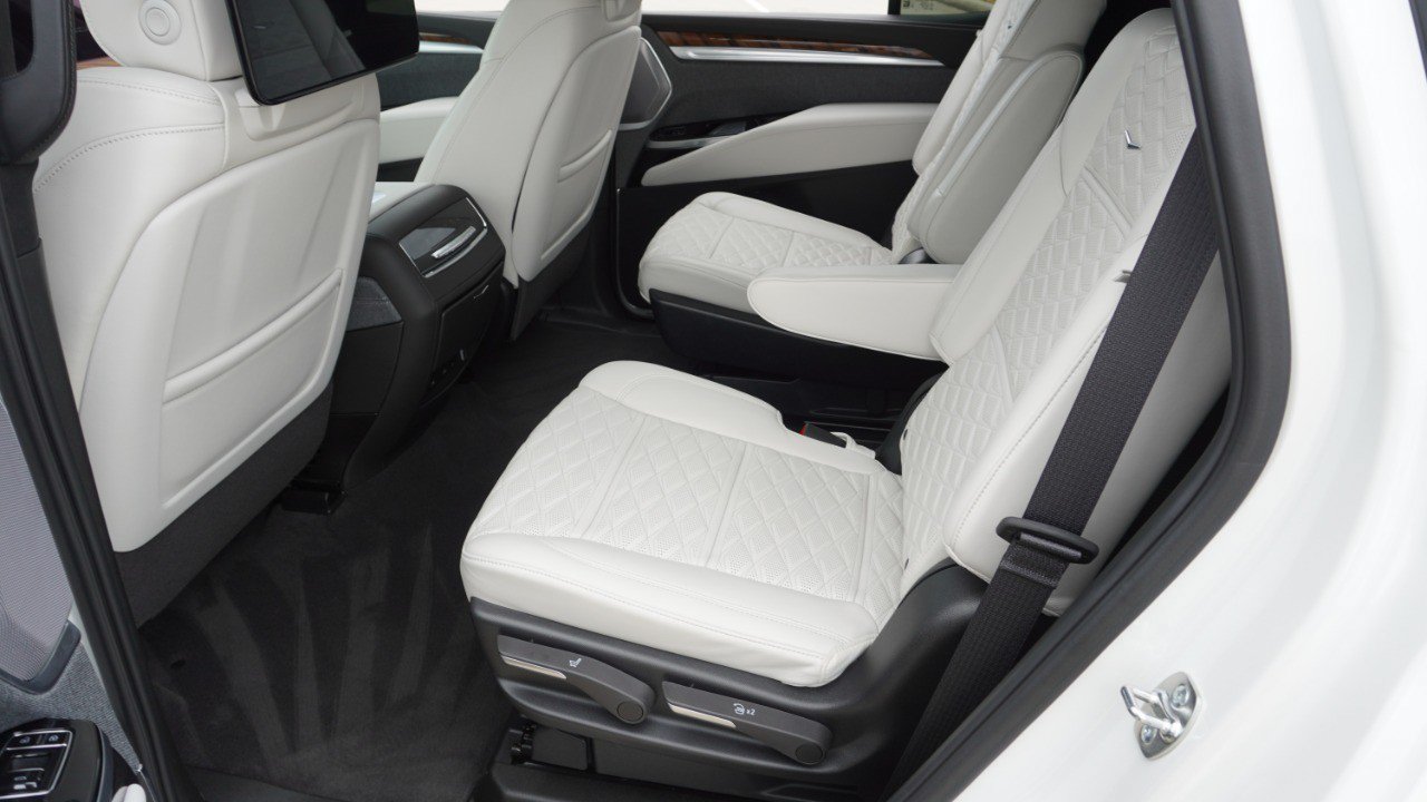 Used 2025 Cadillac Escalade Sport Platinum AWD/4WD image 30