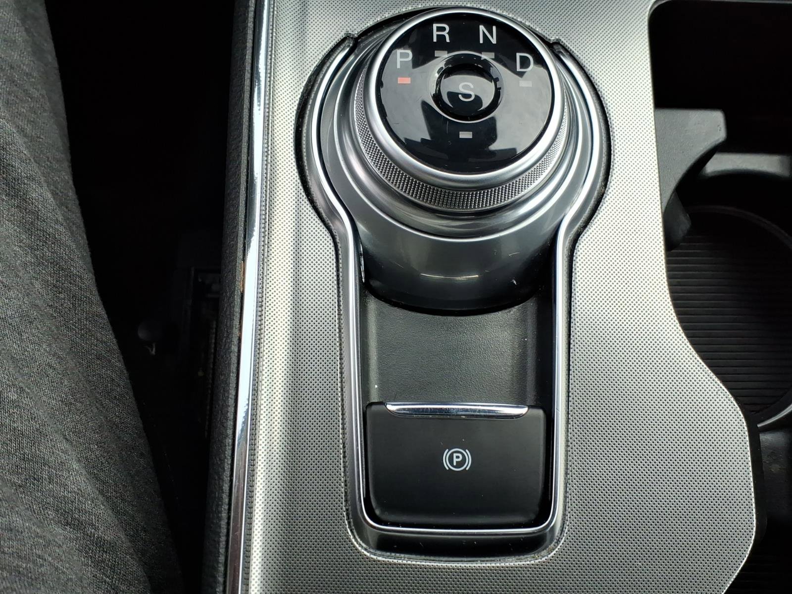 Used 2024 Ford Edge Titanium image 19