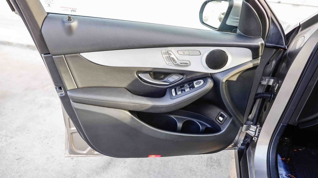 Used 2019 Mercedes-Benz GLC 300 image 24