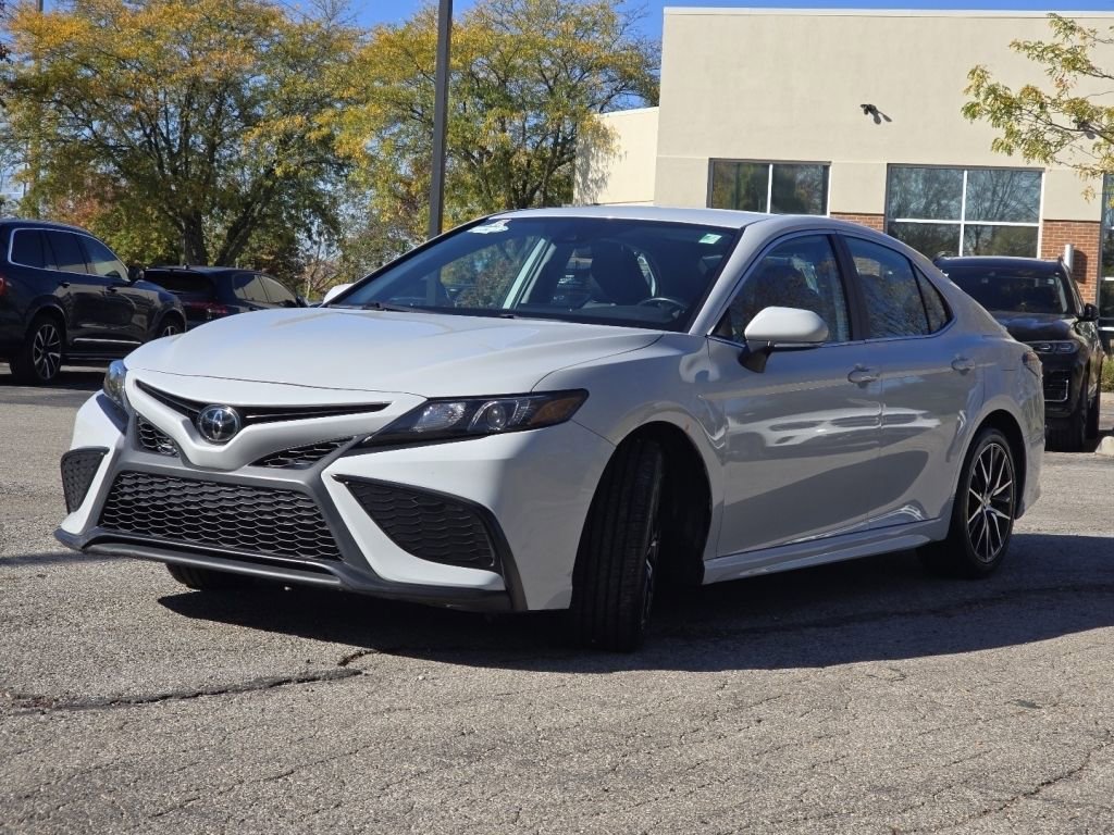 Used 2023 Toyota Camry SE image 11