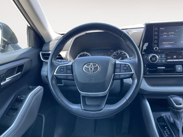 Used 2022 Toyota Highlander XLE AWD/4WD image 12
