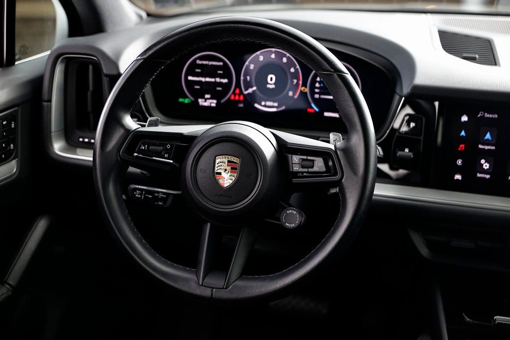 Certified 2024 Porsche Cayenne AWD/4WD image 28