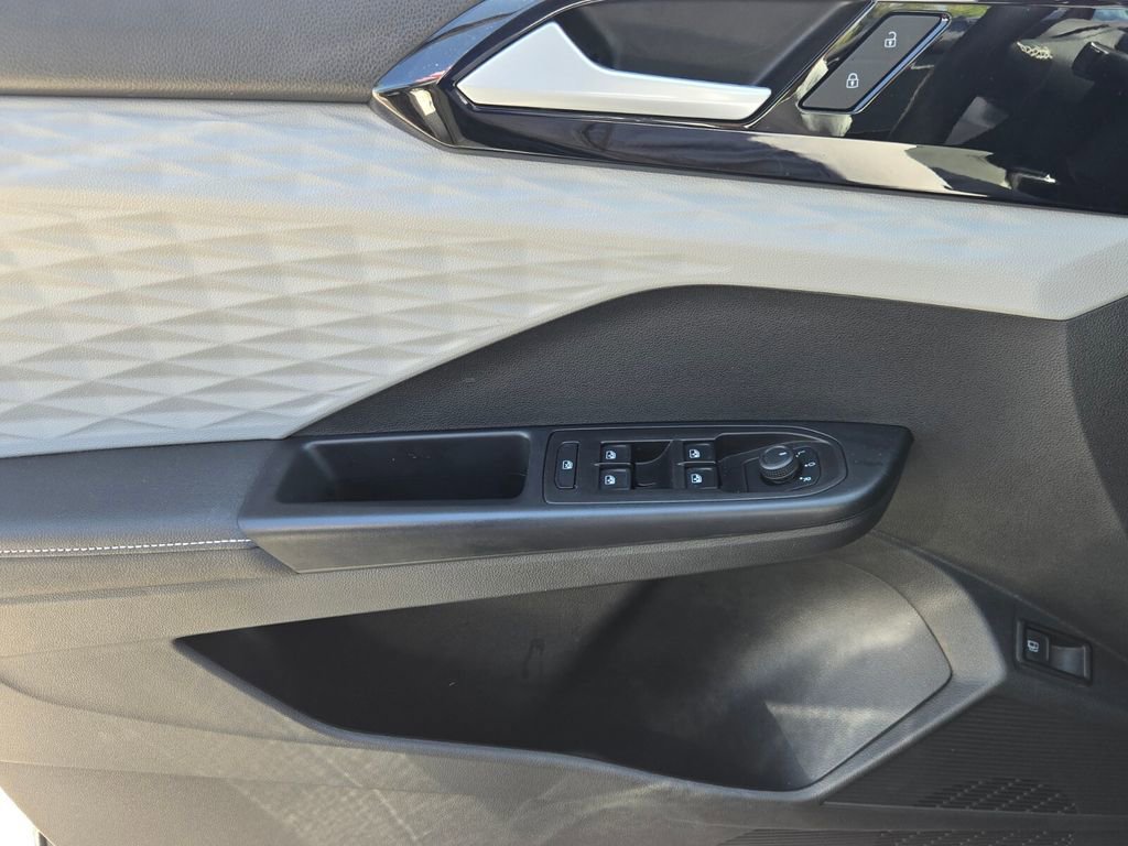 Used 2024 Volkswagen Taos S image 25