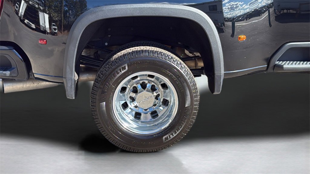 Used 2024 Chevrolet Silverado 3500 High Country w/ High Country Premium Package image 17