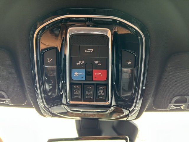 Used 2022 Jeep Grand Cherokee Overland w/ Adv Protech Group III image 53