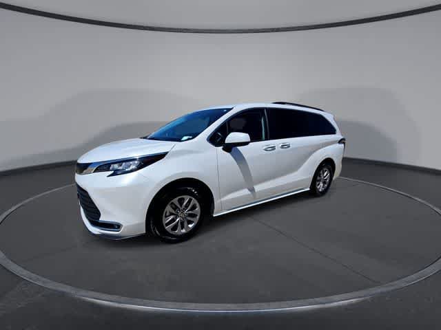 Used 2023 Toyota Sienna XLE FWD image 4