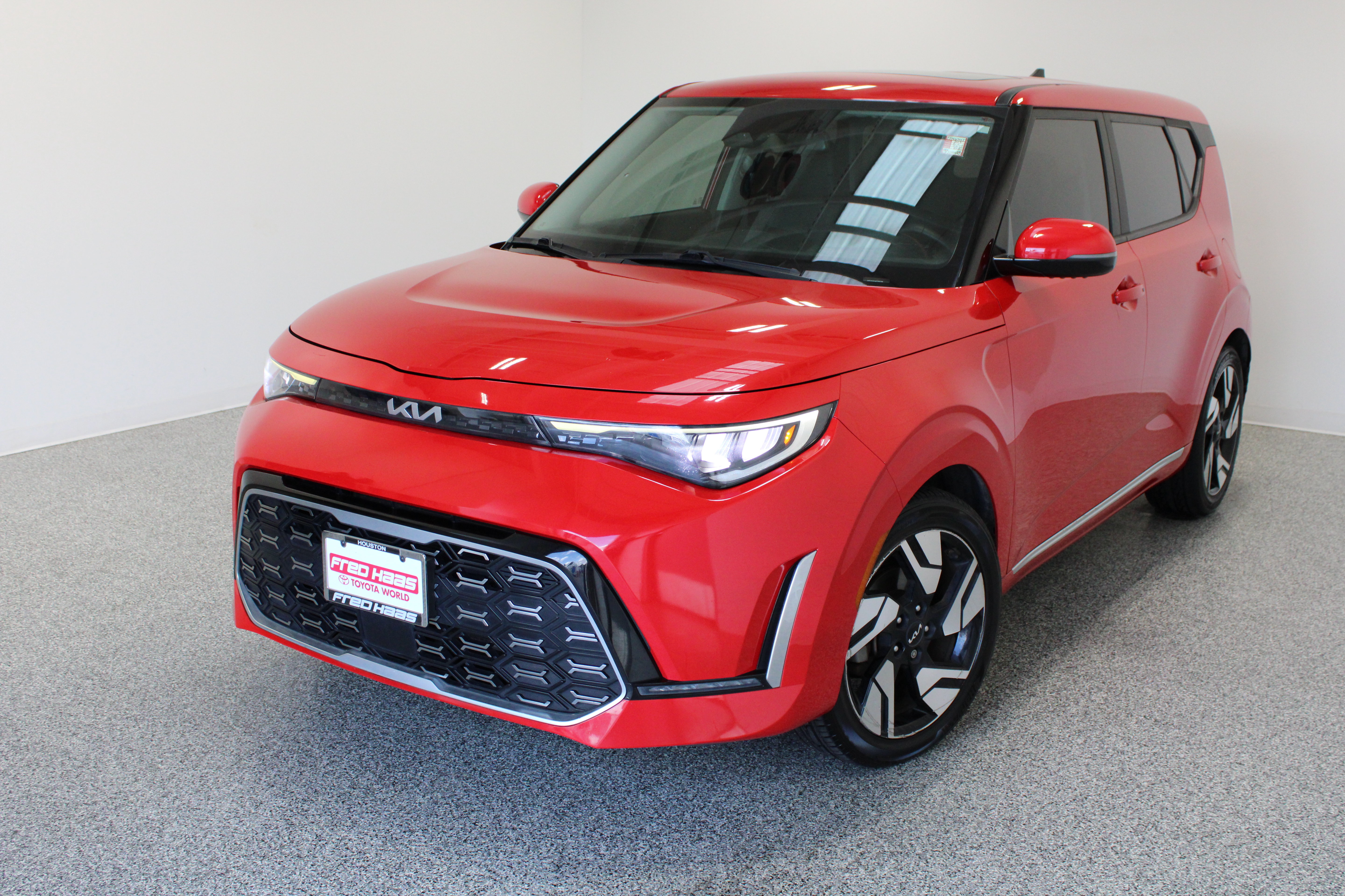 Used 2023 Kia Soul GT-Line w/ GT-Line Technology Package FWD image 2