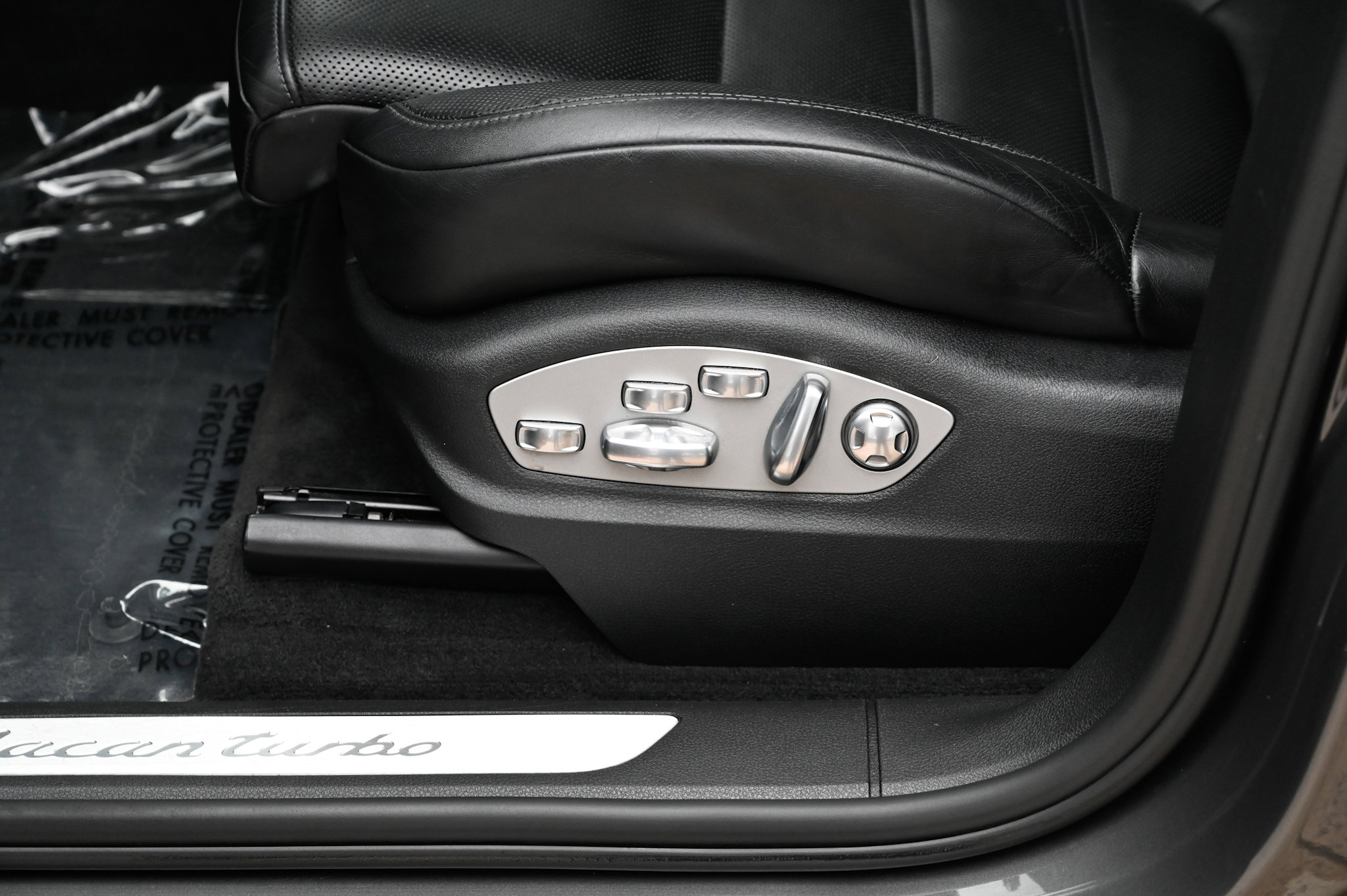 Used 2018 Porsche Macan Turbo image 19