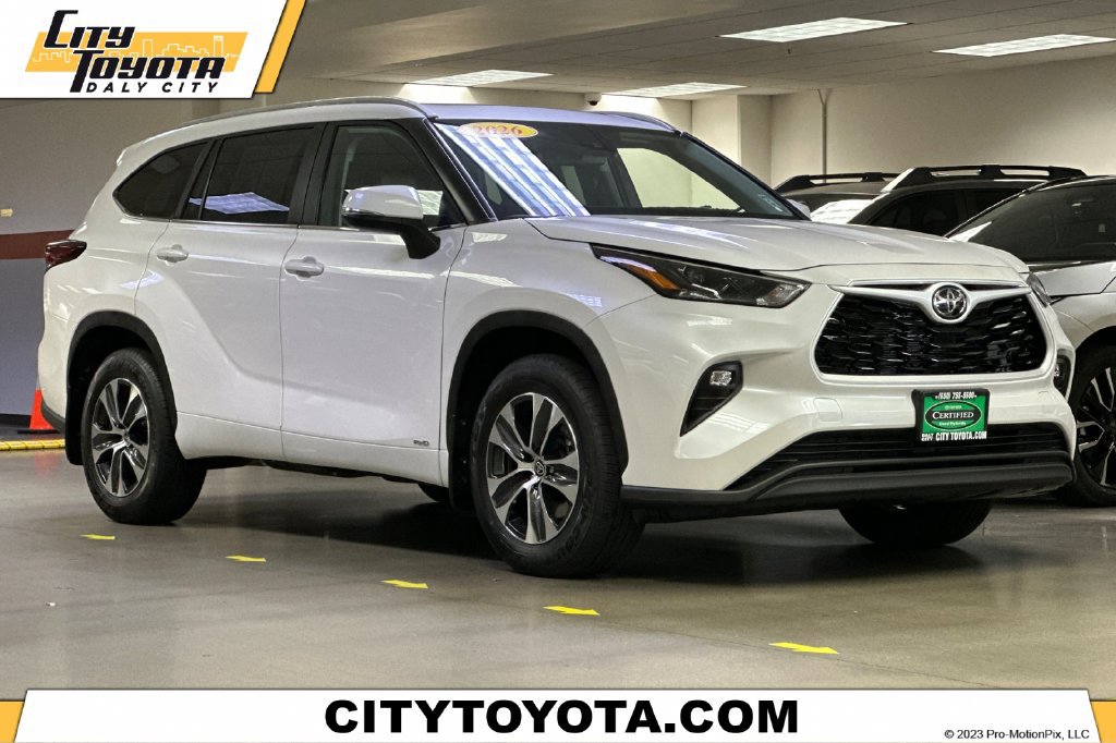 Certified 2026 Toyota Highlander XLE AWD/4WD image 1