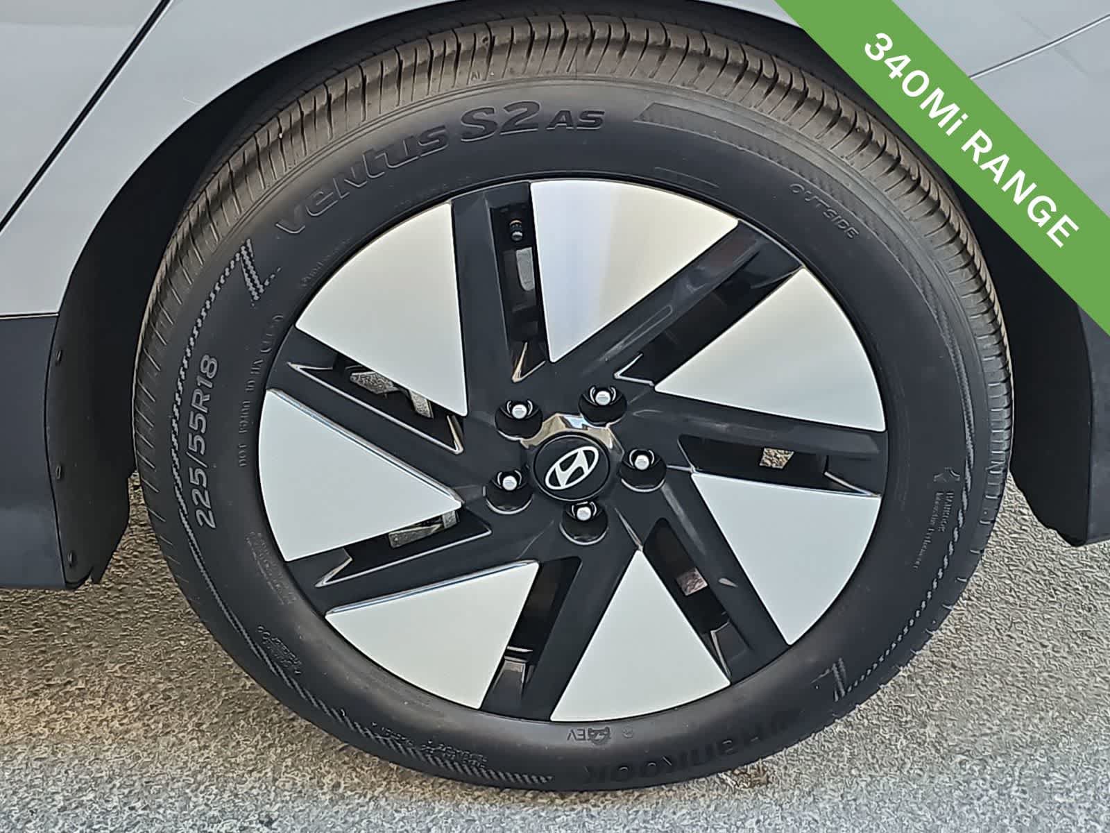 Certified 2025 Hyundai Ioniq 6 SE RWD image 12