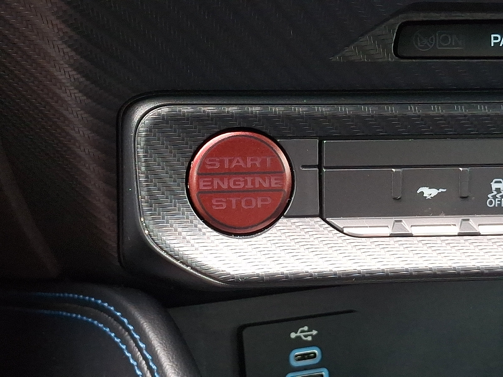 Certified 2025 Ford Mustang Dark Horse RWD image 28
