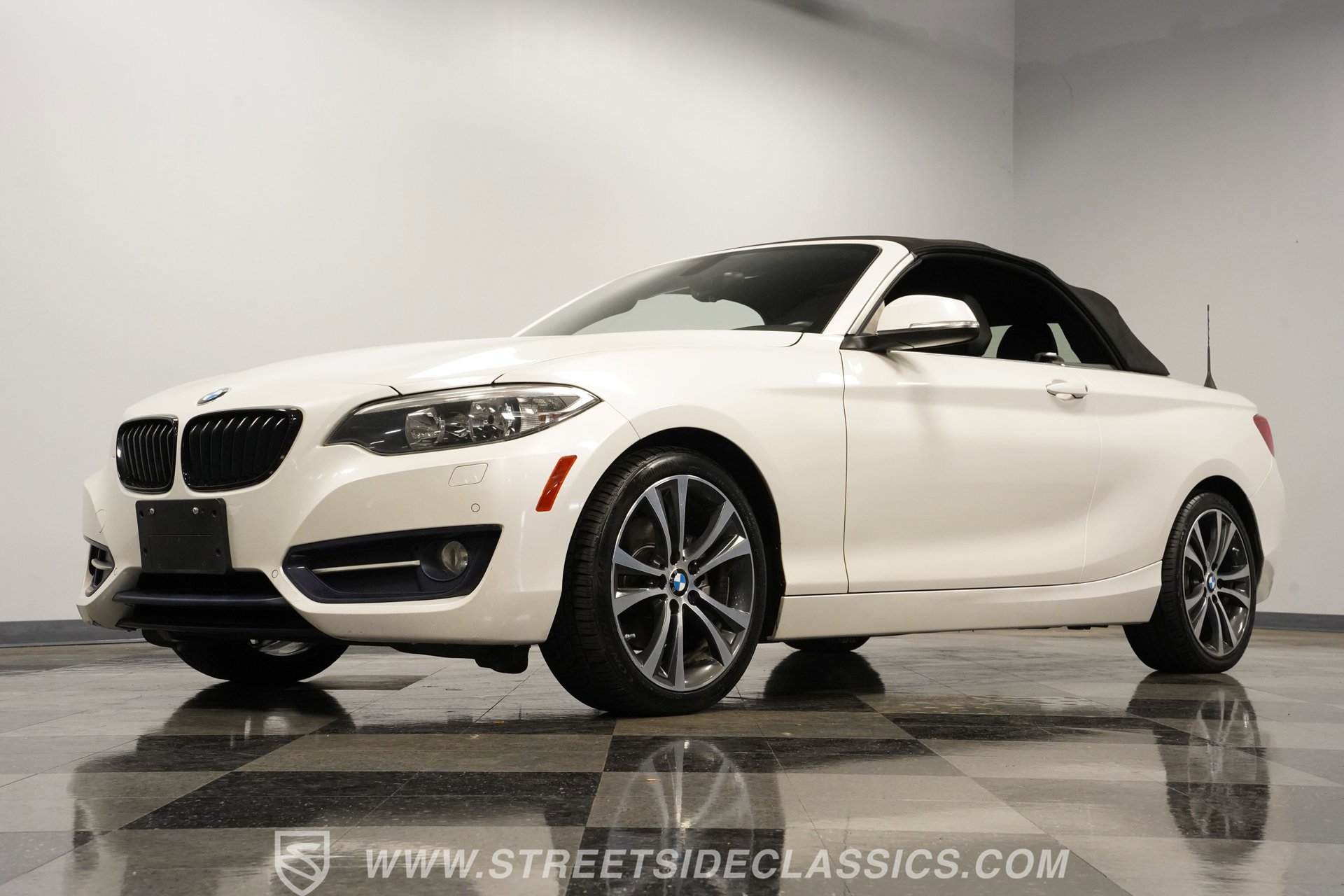 Used 2017 BMW 230i Convertible RWD image 21