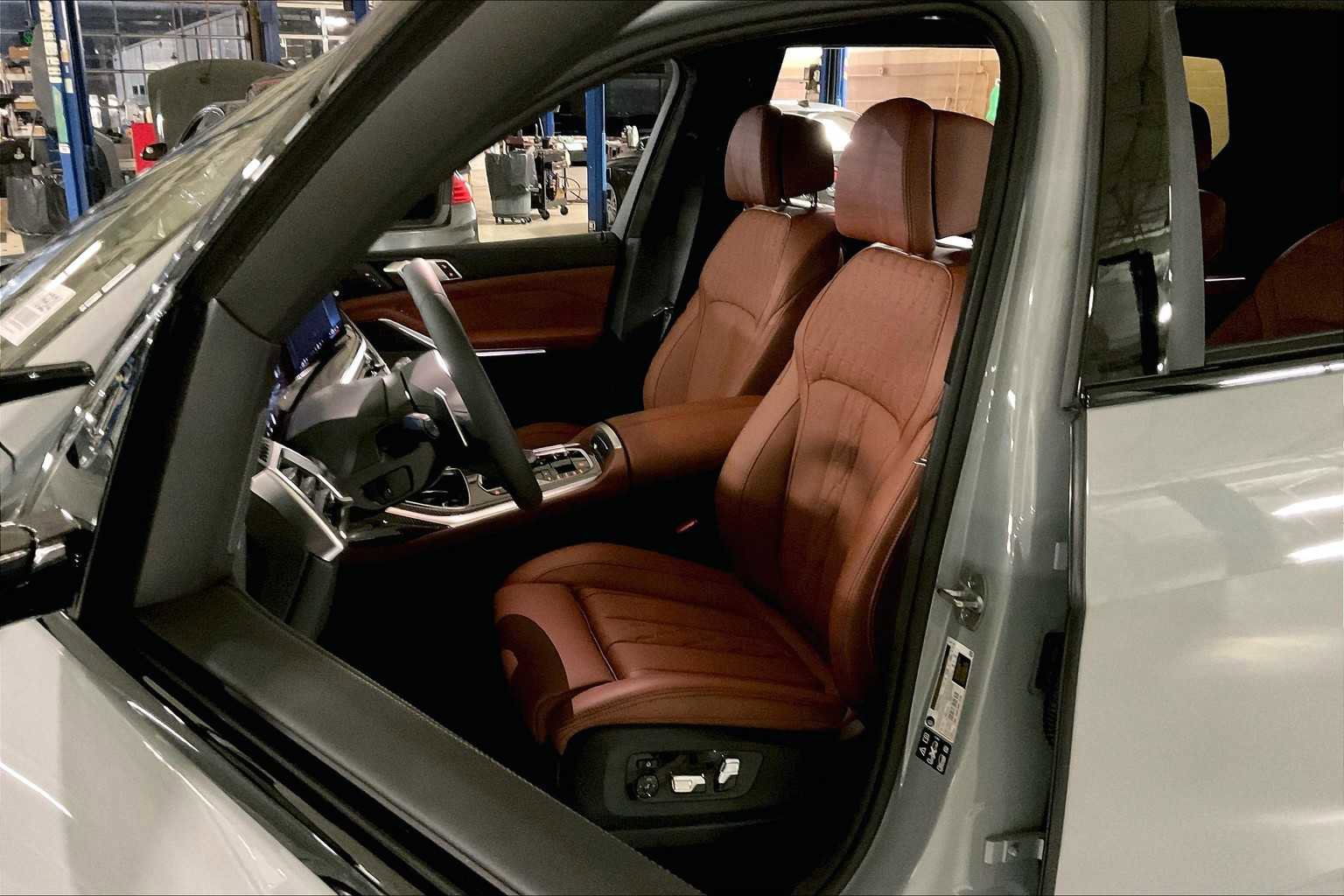 New 2026 BMW X7 M60i image 9